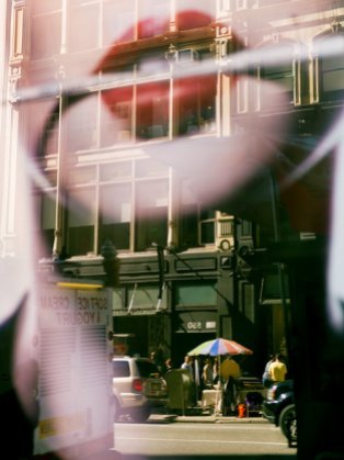 reflections_4053_lips3_lips_over_broadway
